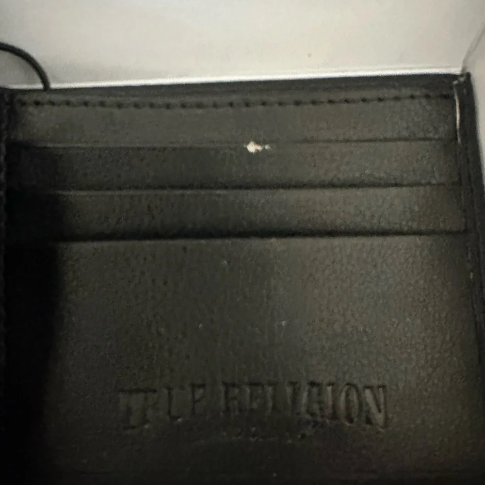 🆕True Religion ALTRO Bifold Wallet W/Horseshoe Carabiner